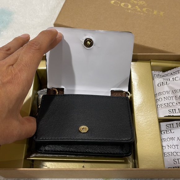 Coach Mini wallet On a Chain in Signature Canvas - Picture 5 of 6